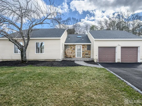 42 Mariposa Pl, Old Bridge, NJ 08857