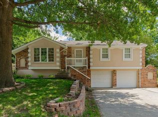 700 NW Canterbury Rd, Blue Springs, MO 64015