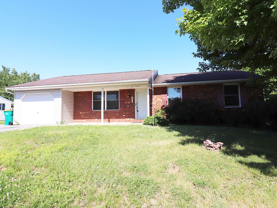 1st image of 10 Spring House Ln