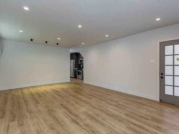 5th image of 339 N Heliotrope Dr