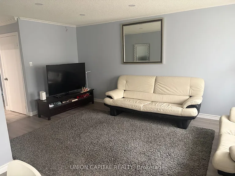 71 Osterhout Pl #ROOM — Photo 9
