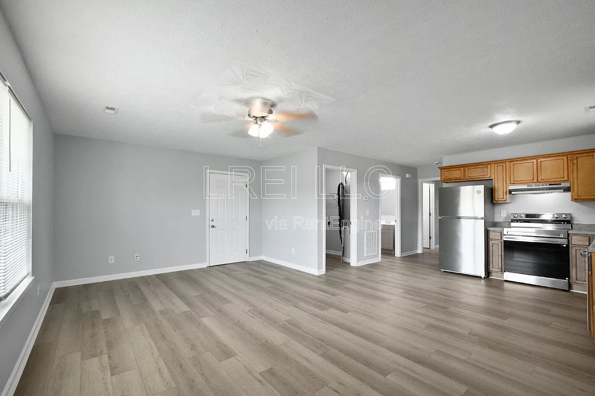 Building Photo - 300 Keeneland Dr #2B