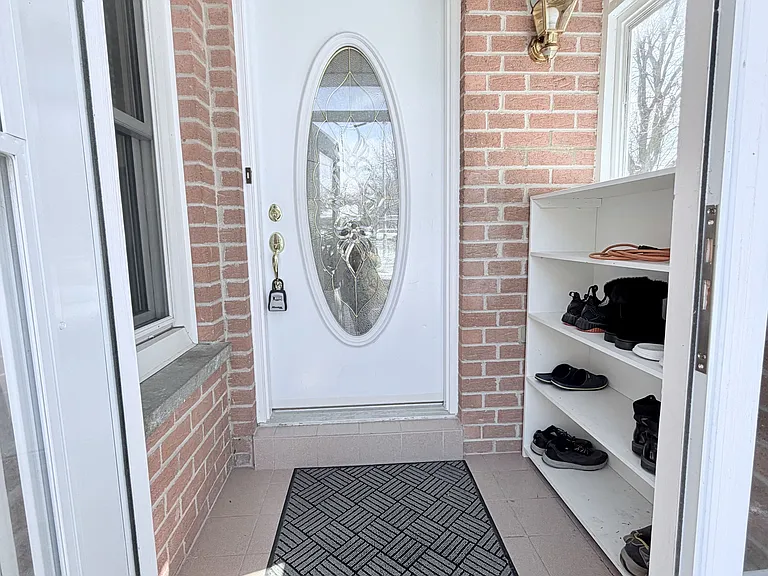 230 Enchanted Hills Cres — Photo 3