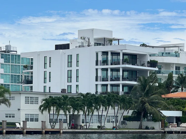 1930 Bay Dr #2 — Photo 3