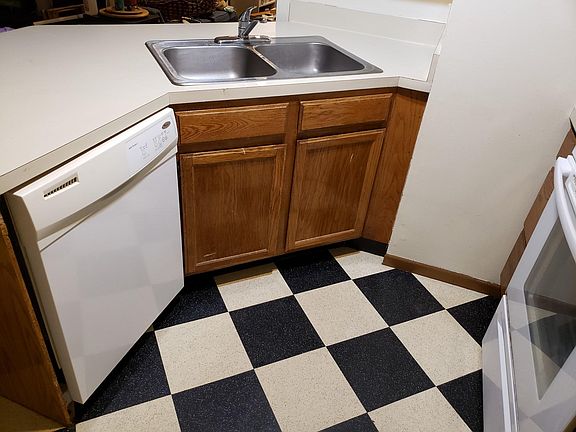 5th image of 1403 Wyndham Cir #105