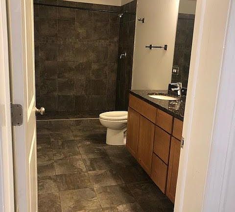 5th image of 830 W Leland Ave #103