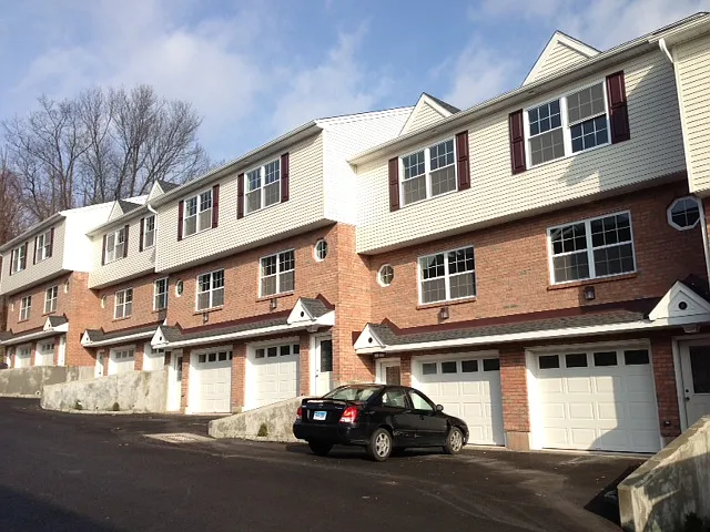 1524 Highland Ave #17