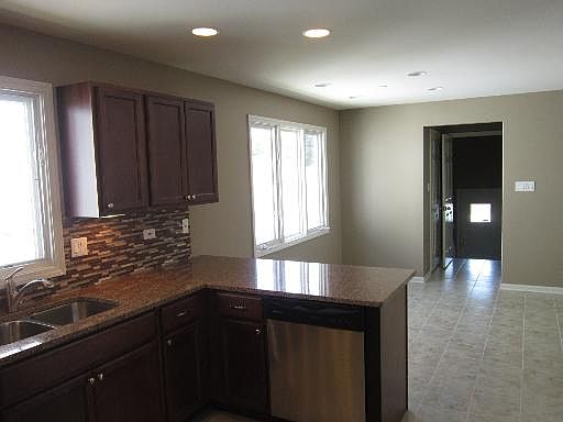 5th image of 2329 S Cuyler Ave