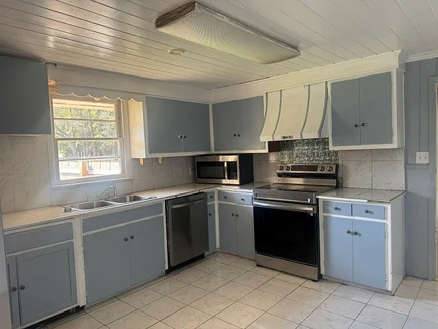 4 bed, 2040 sqft, $1,850 — Photo 2