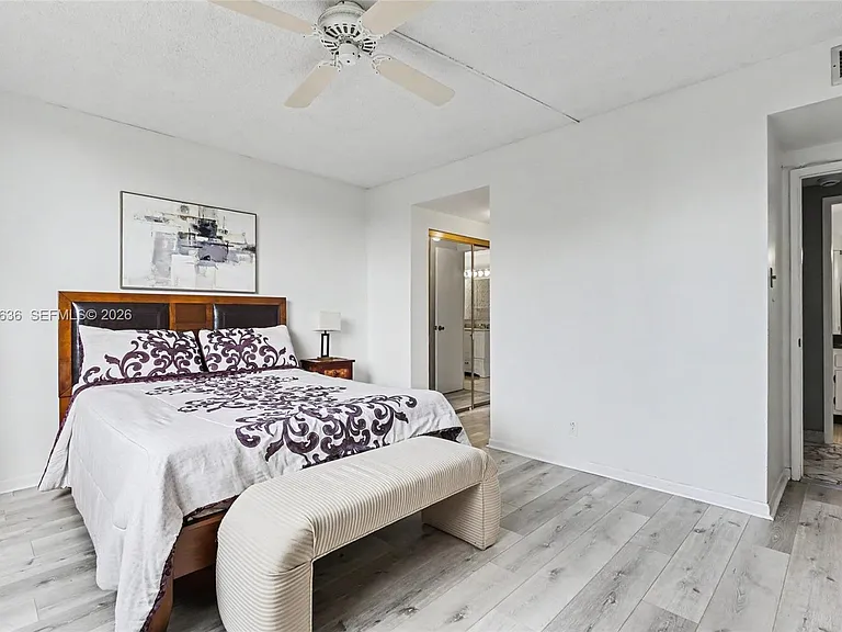 4330 Hillcrest Dr #405 — Photo 23