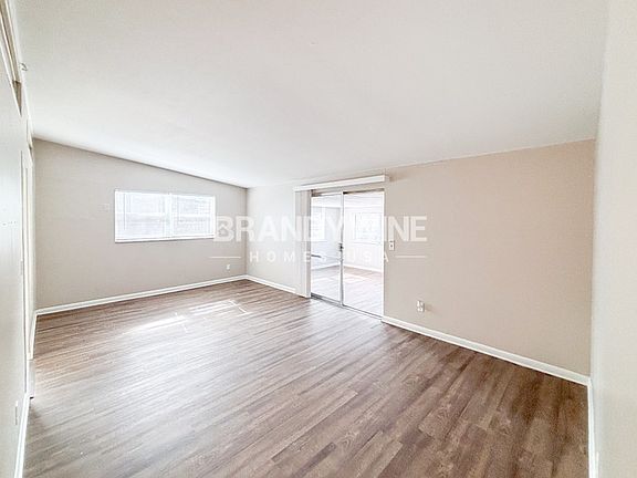 4th image of 10410 N 26th St