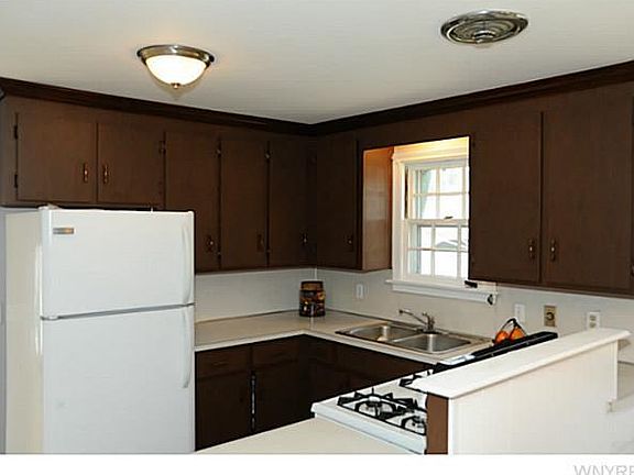 5th image of 17 Sharon Ave