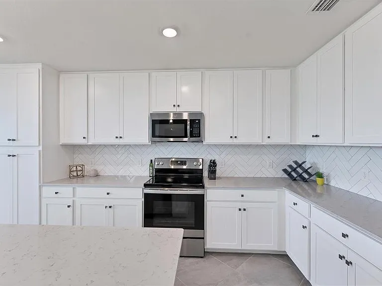 17704 Gawthrop Dr #102 — Photo 8