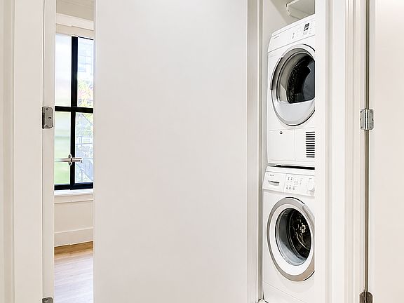 5th image of 81 Orchard St APT 4