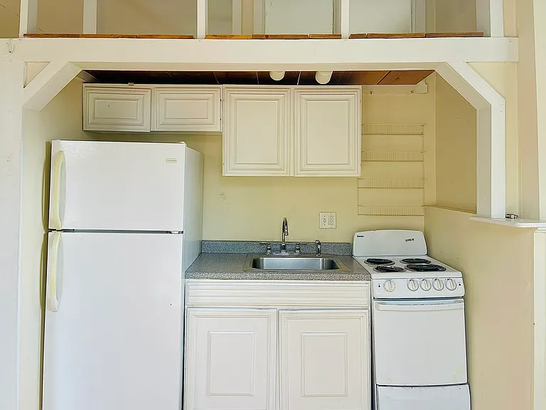 111 College St #1C — Photo 3