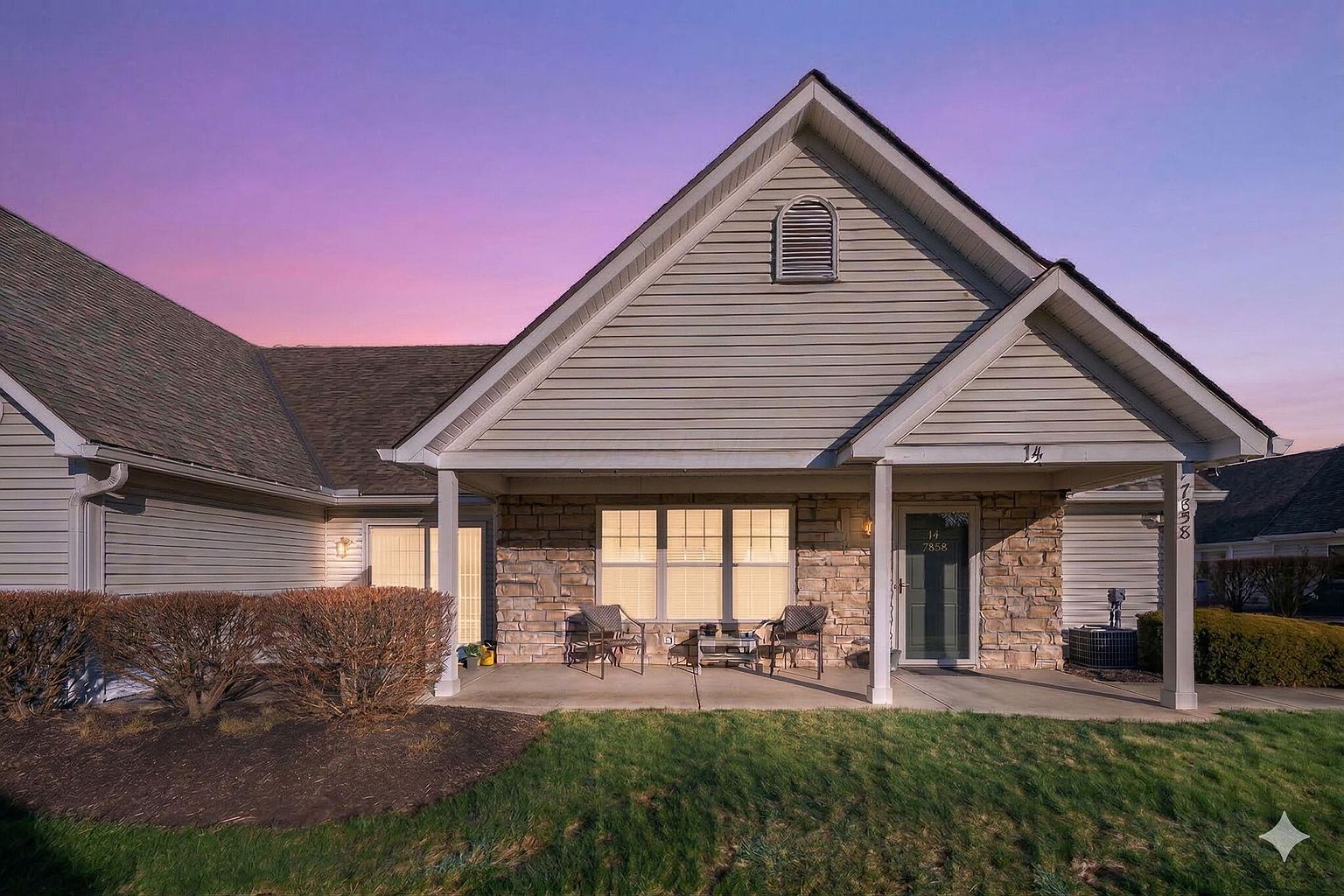 Listing photo 2 for 7858 Meadowlark Ln N