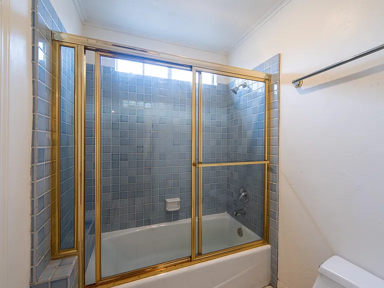 218 E Newman Ave — Photo 15
