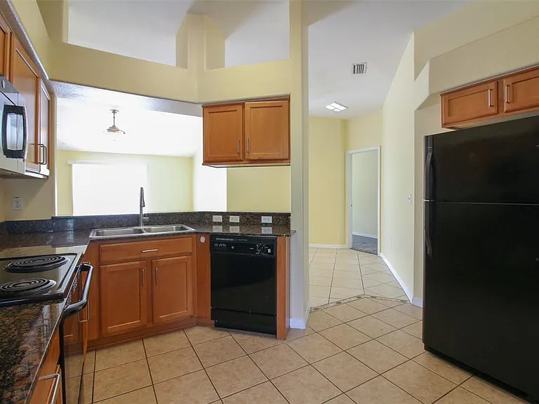 1702 Holton Rd — Photo 9