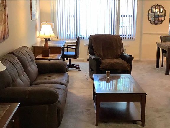 4th image of 6 Birchwood Ct APT 2C