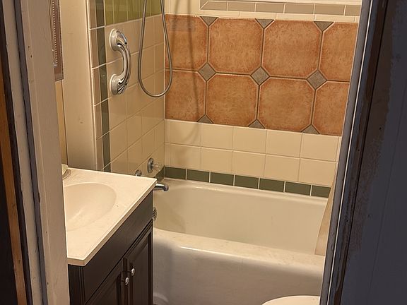 4th image of 306 E 9th Ave