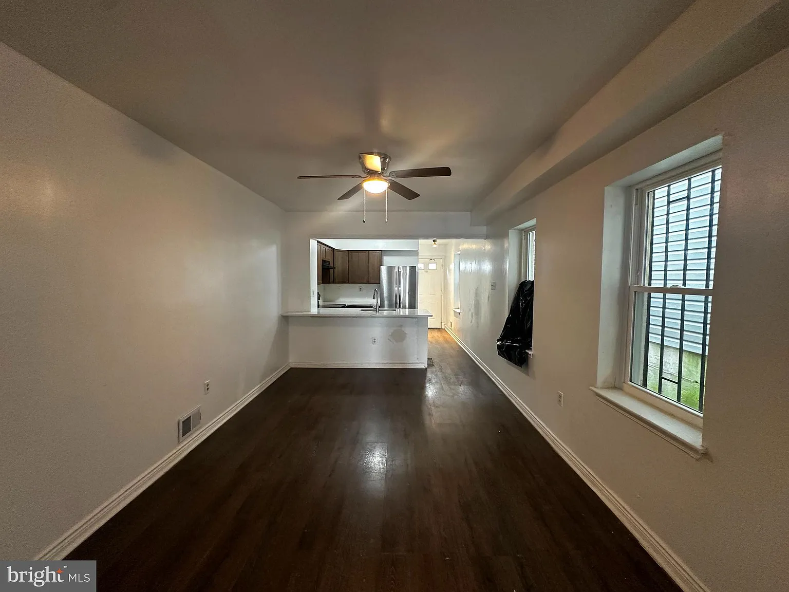 5 bed, 1745 sqft, $2,553 — Photo 2
