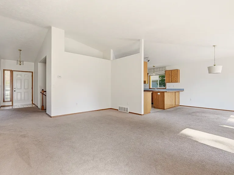 8821 N Pamela St — Photo 4