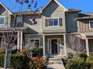 985 Camelot Dr, Ashland, OR 97520