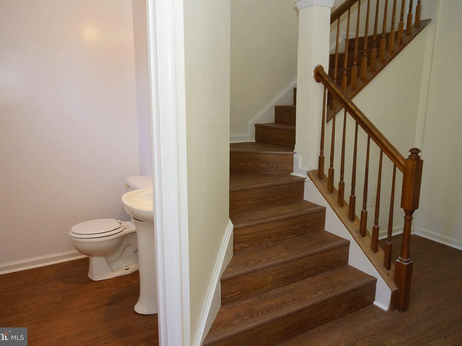 3 bed, 3.5 bath, 1902 sqft, $2,600 — Photo 3