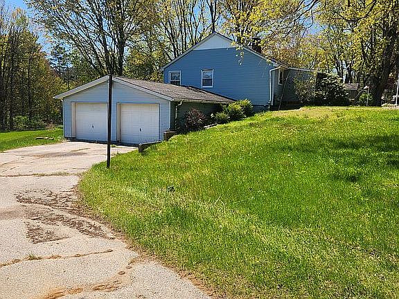 2nd image of 2567 E 1st St