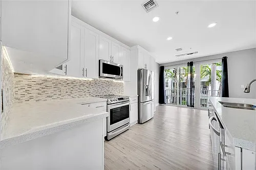 2725 8th Ave Photo 1