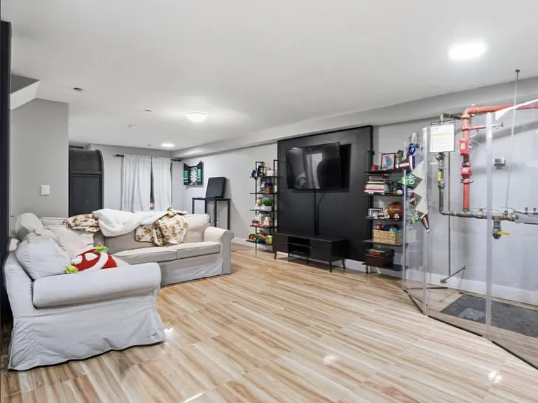 75 Suydam St #1R — Photo 6