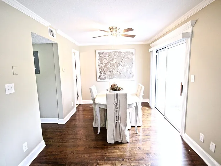 Plaza La Belle Apartments — Photo 47