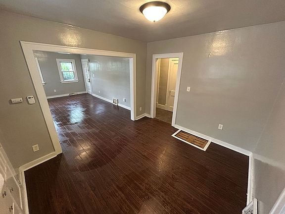 2nd image of 1811 Loxley Rd