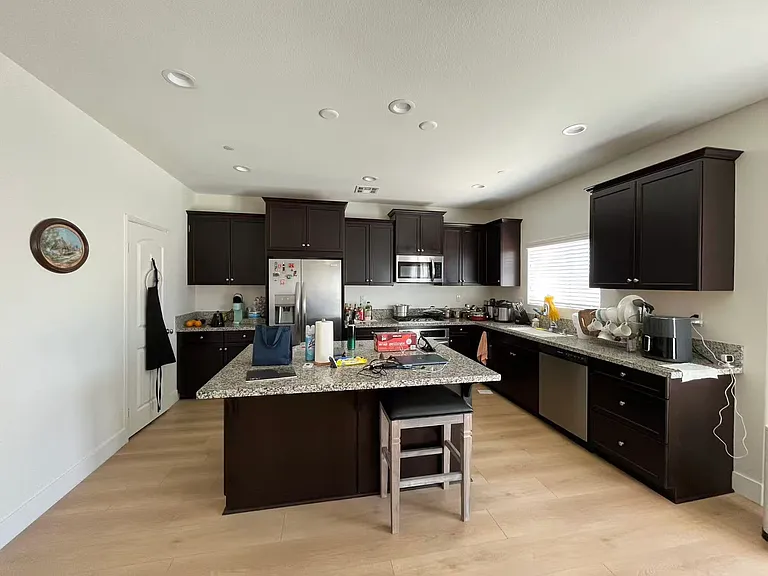 3198 S Newton Ave — Photo 12