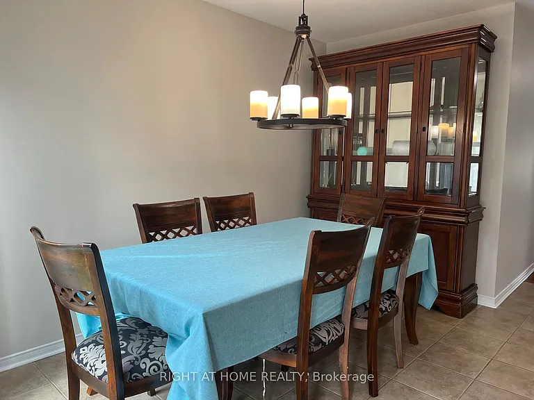 39 Golden Iris Cres — Photo 14