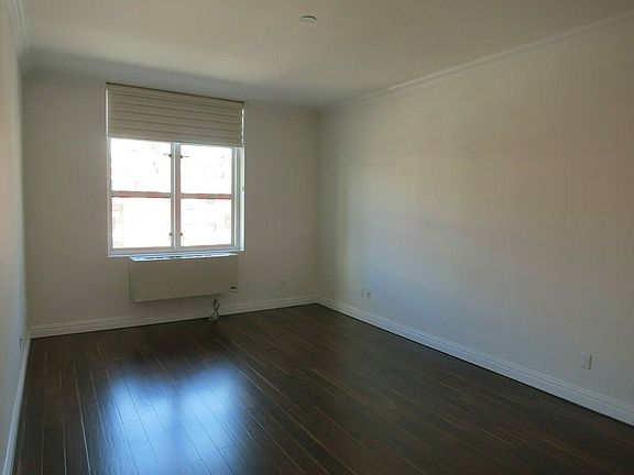 4th image of 88 W Washington Plce #3B
