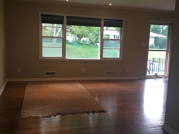 4th image of 613 S 113th Ave