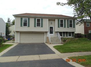 469 Hampton Lane, Roselle, IL 60172