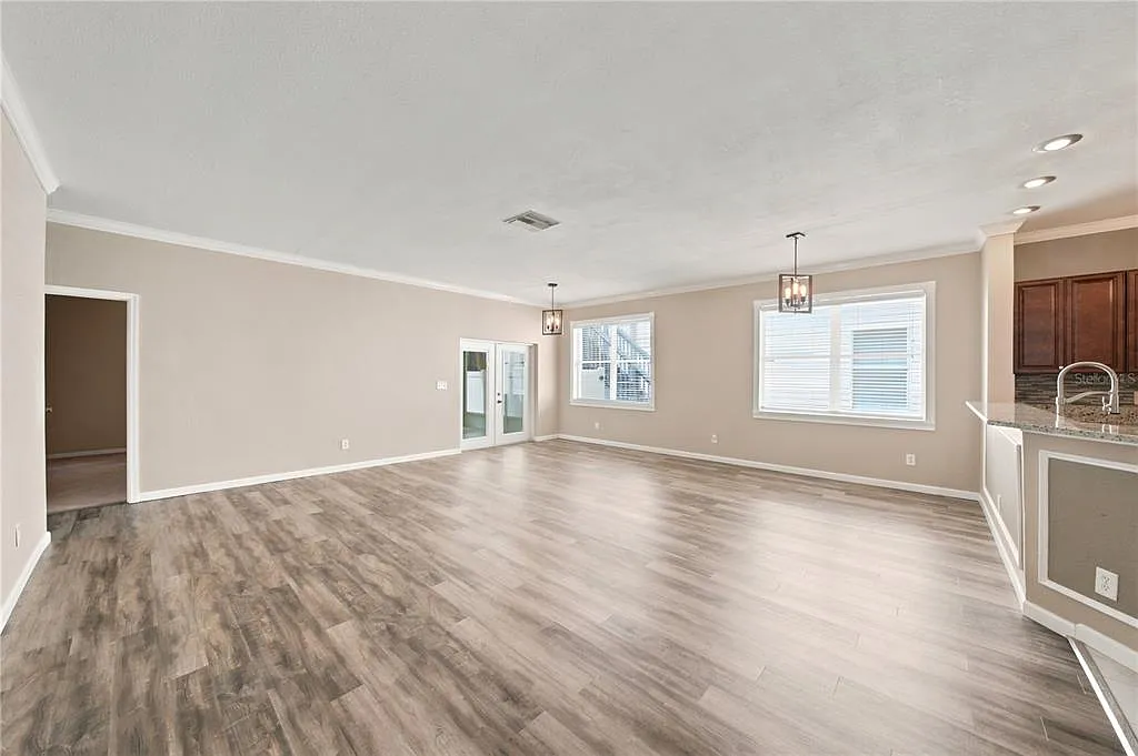 3 bed, 2.0 bath, 1877 sqft, $3,500 — Photo 3