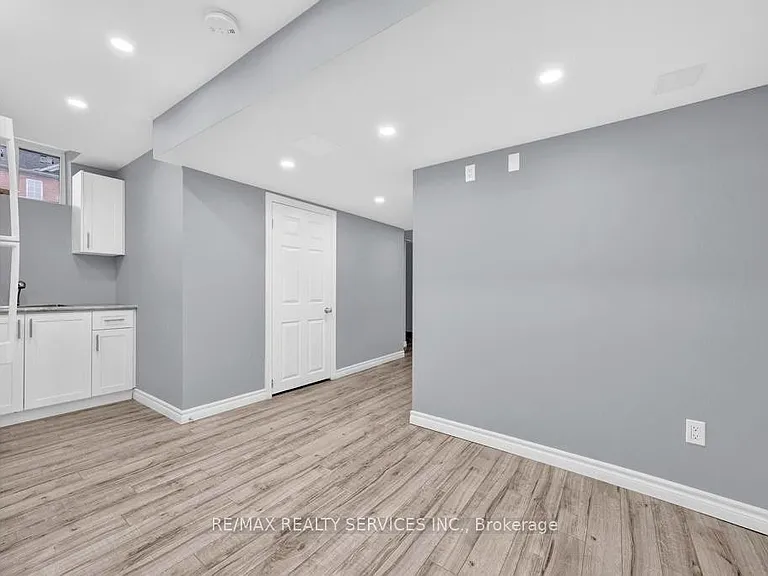 93 Bologna Rd #LOWER — Photo 5