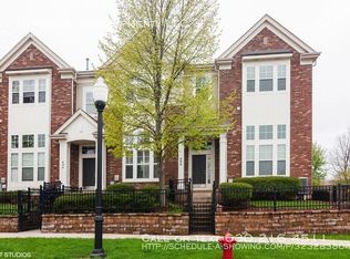 498 Grosvenor Ln, Aurora, IL 60504