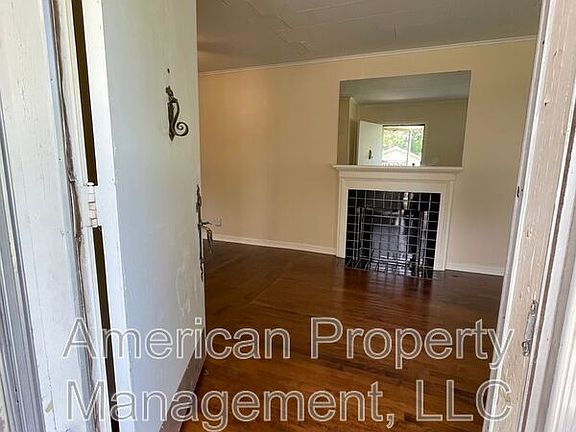 4th image of 901 S Erie Ave