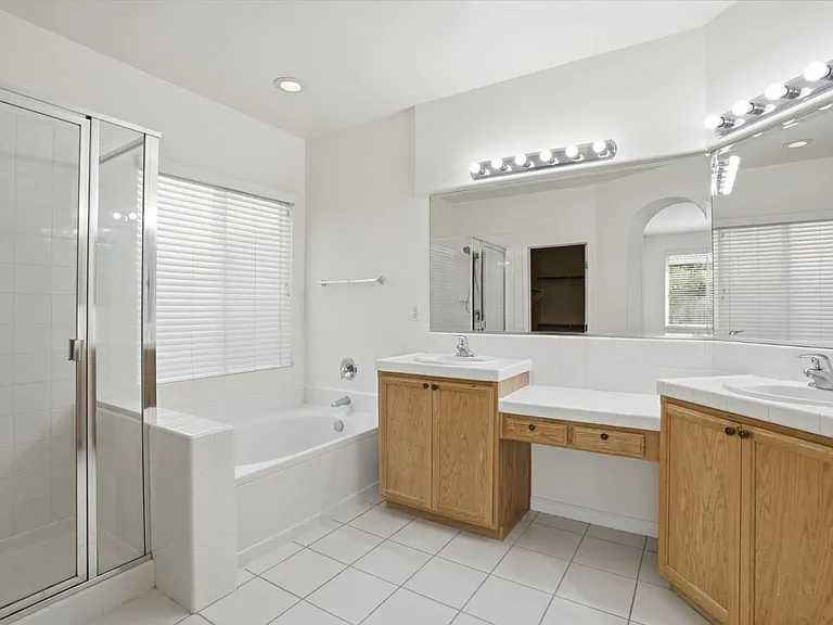 Main Bedroom Private Bath Suite