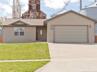 223 Taylor Dr, Lone Tree, IA 52755