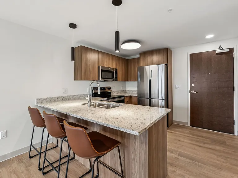 West 6th Apartments — Photo 43