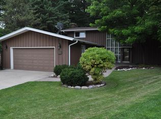 3433 W Riviera Ct, Mequon, WI 53092