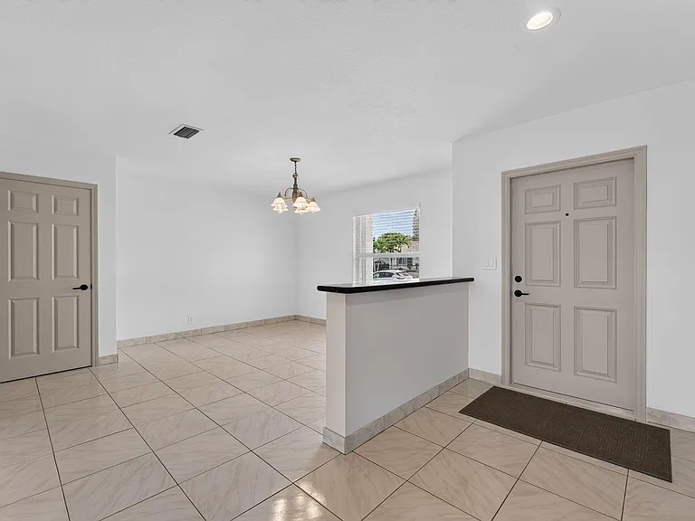 905 NW 133rd Ave — Photo 14