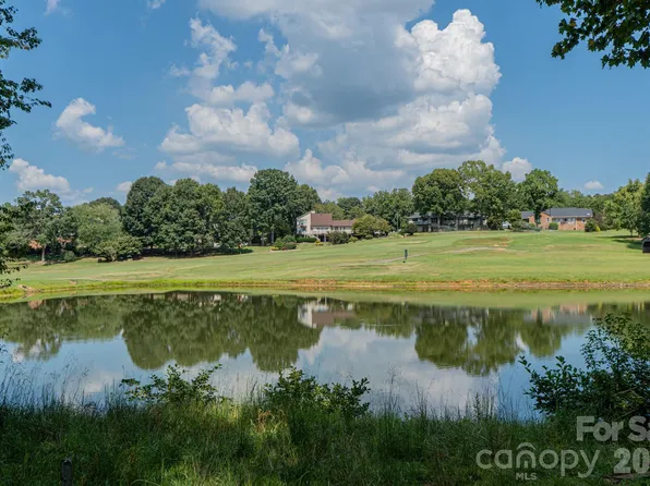 1074 Country Club Dr, Cherryville, NC 28021