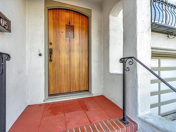 4th image of 1105 Laguna Ave