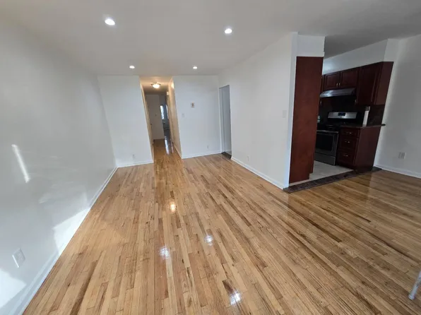 333 East 53rd Street image 3 of 17